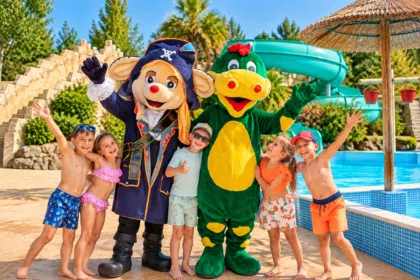 les mascottes a la piscine